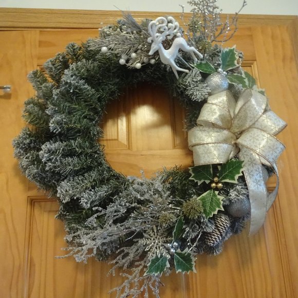 Gorgeous "SNOW COVERED GOLD & SILVER DEER" Handmade Wreath 22" - Picture 1 of 4